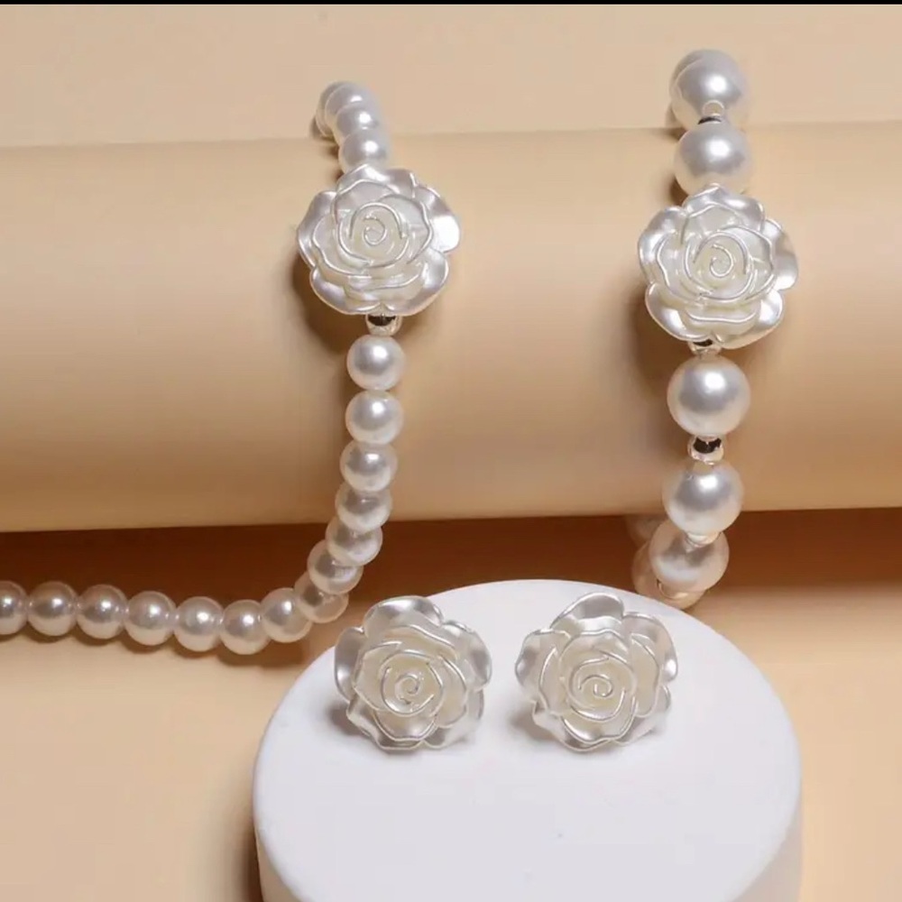 Elegant Pearl and Rose Jewelry Set - Picture 6 of 6
